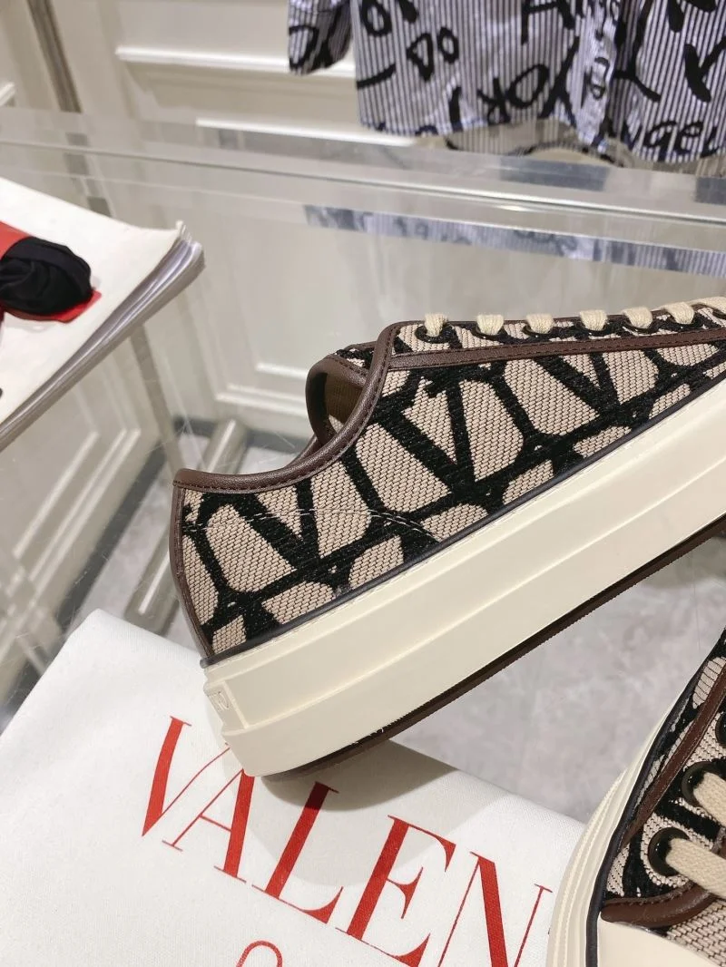 Vibrant Valentino Low Shoes 36272