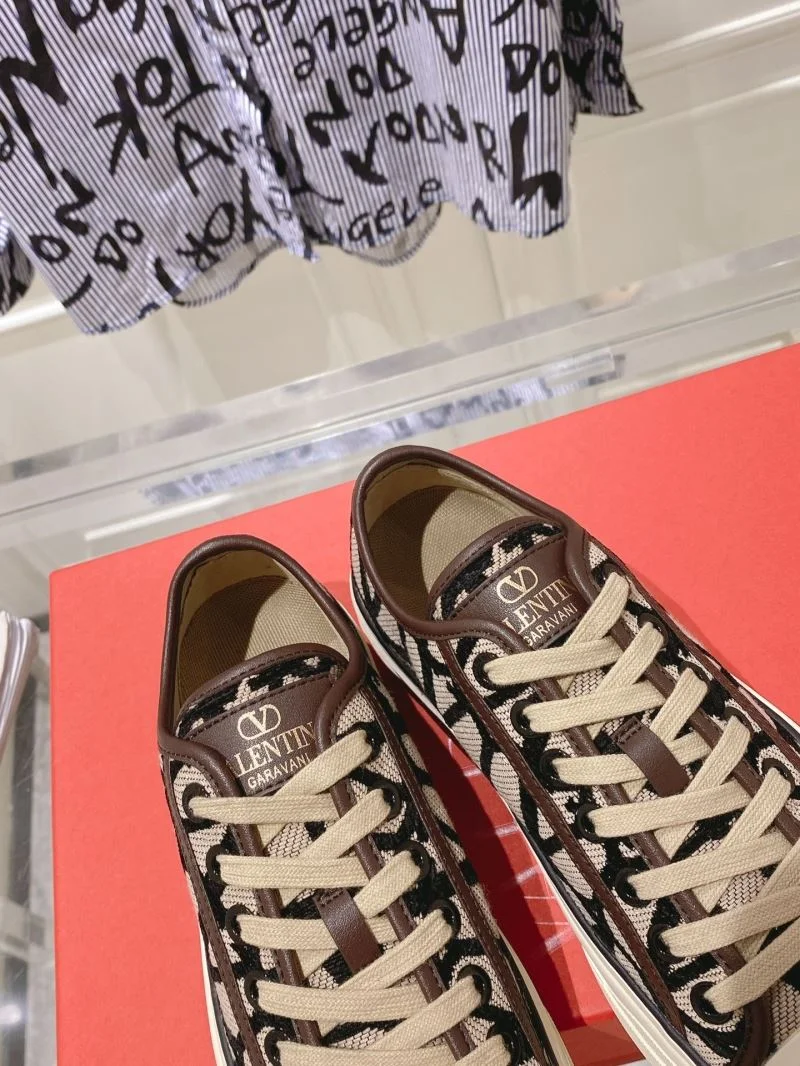Vibrant Valentino Low Shoes 36272