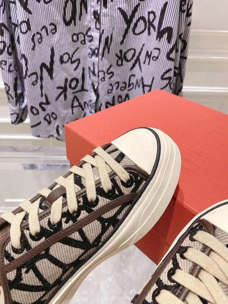 Vibrant Valentino Low Shoes 36272