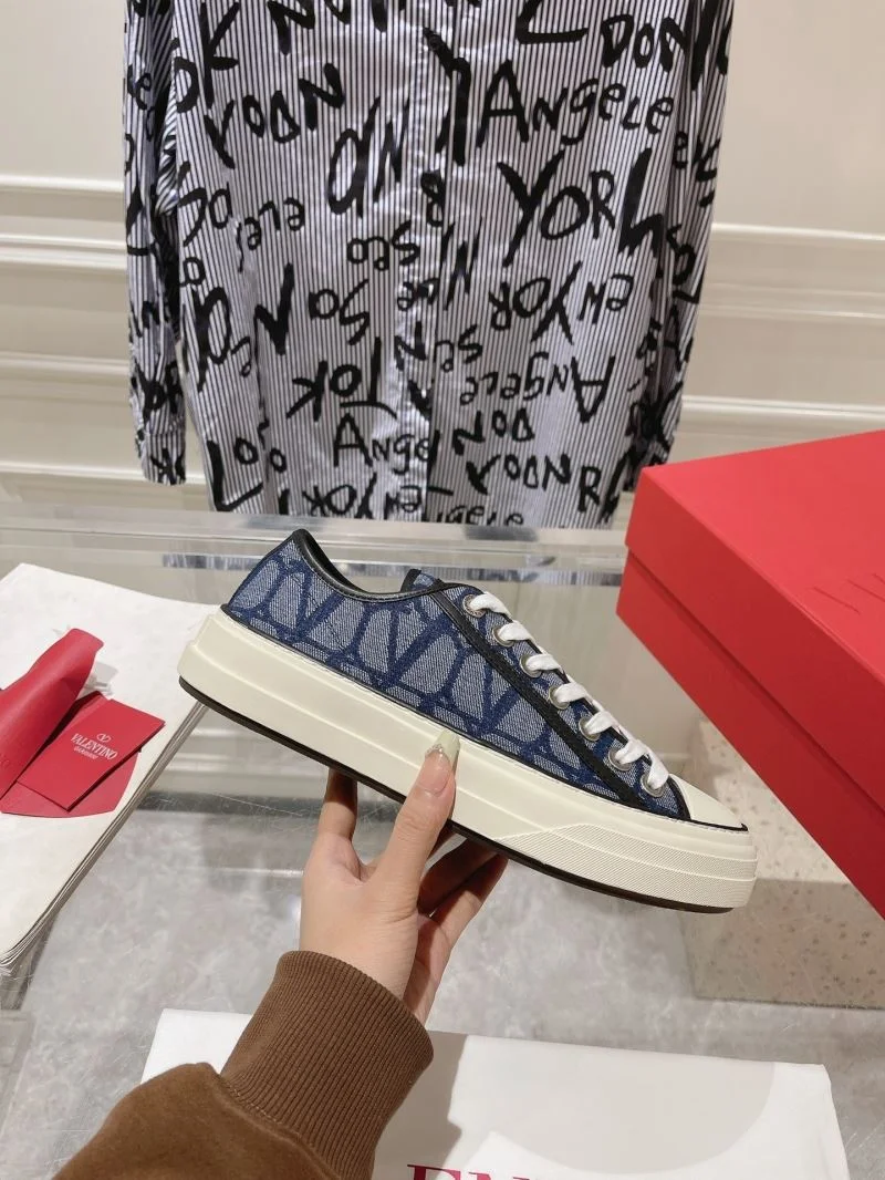 Valentino Low Shoes WeatherProof 36274