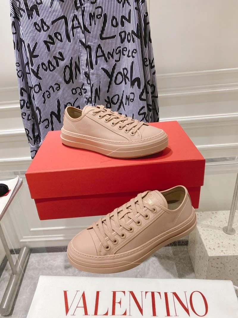 Valentino Low Shoes Comfortable 36270