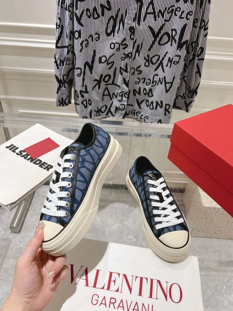 Lightweight Valentino Low Shoes 36277