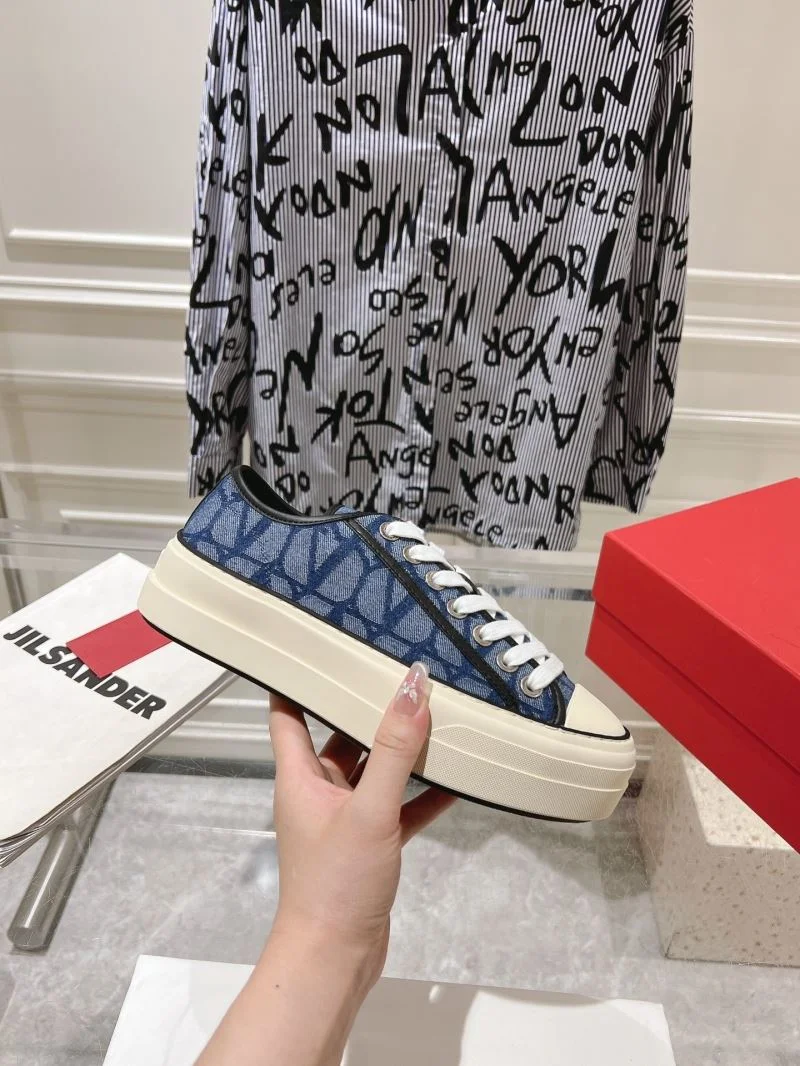 Lightweight Valentino Low Shoes 36277