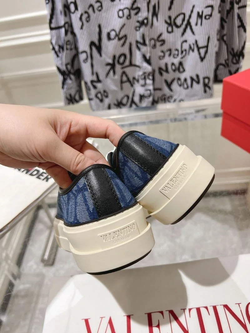 Lightweight Valentino Low Shoes 36277