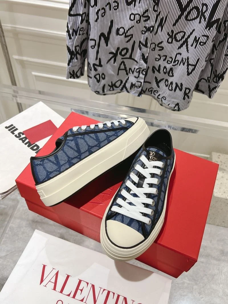 Lightweight Valentino Low Shoes 36277