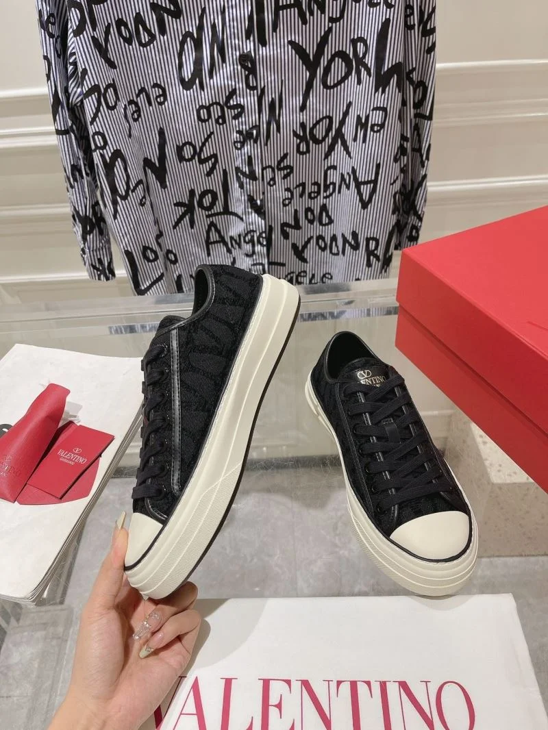 Valentino Low Shoes Comfortable 36260