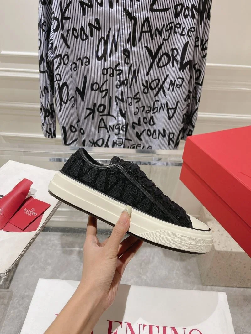 Valentino Low Shoes Comfortable 36260