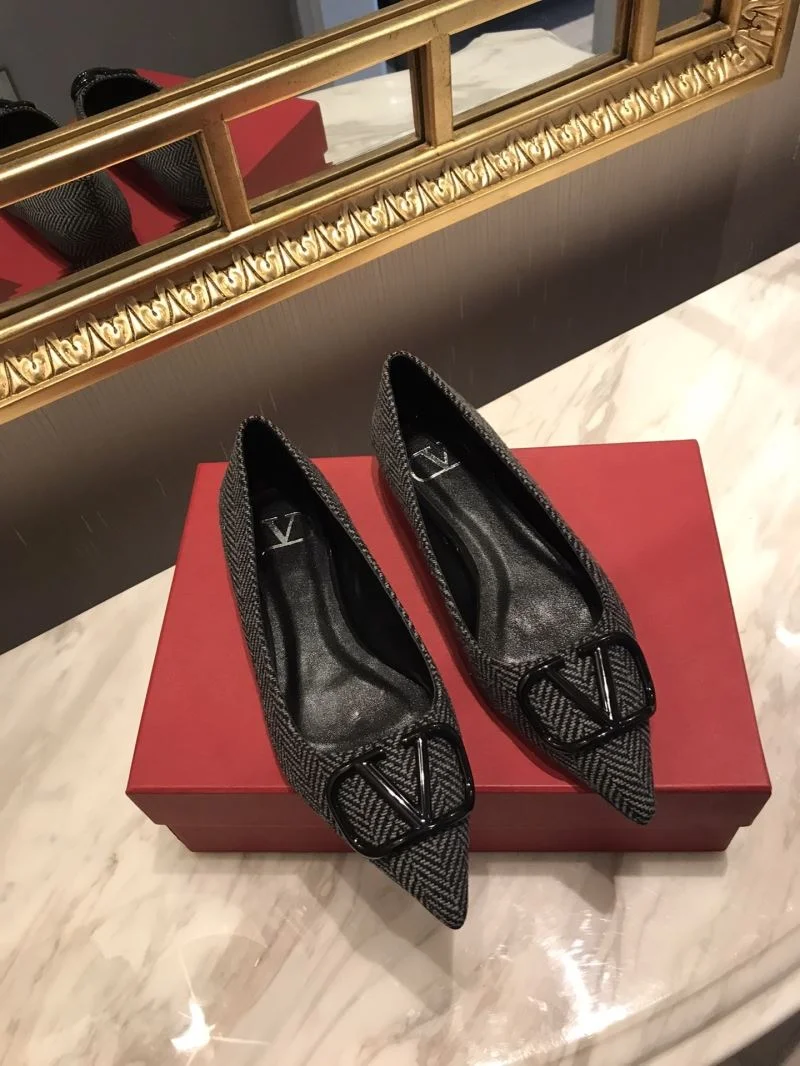 Valentino Low Shoes Attractive 36703