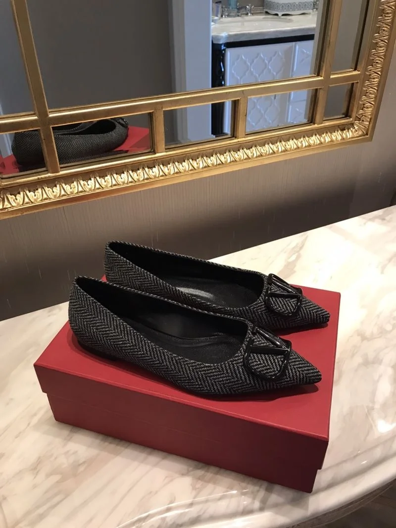 Valentino Low Shoes Attractive 36703