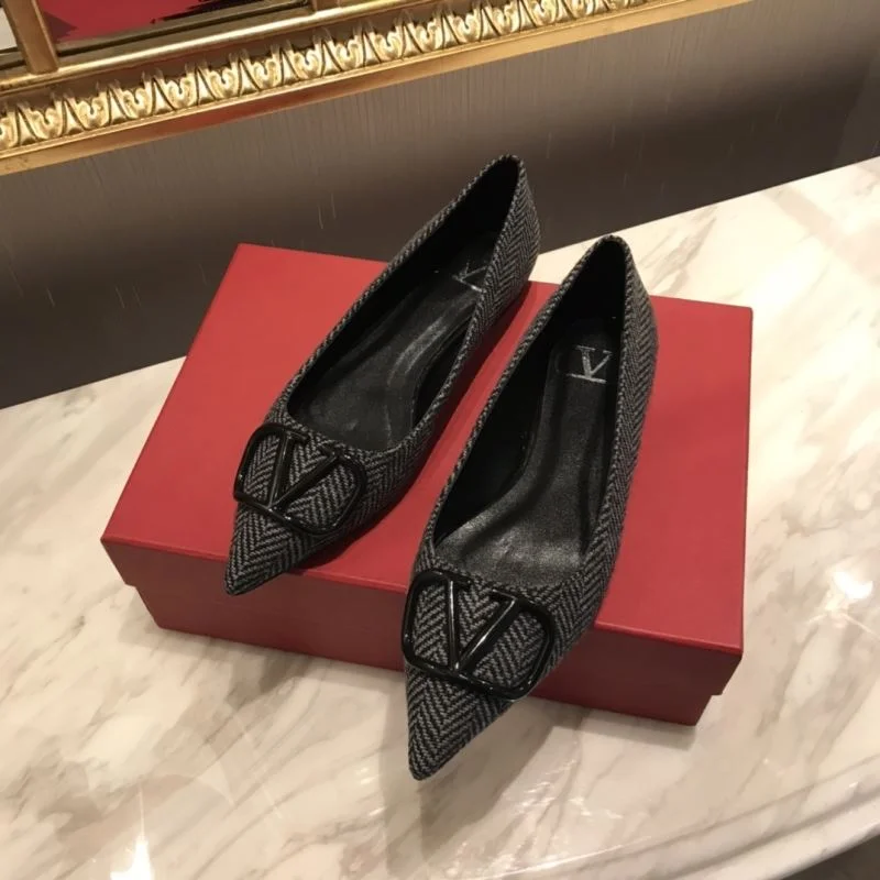 Valentino Low Shoes Attractive 36703