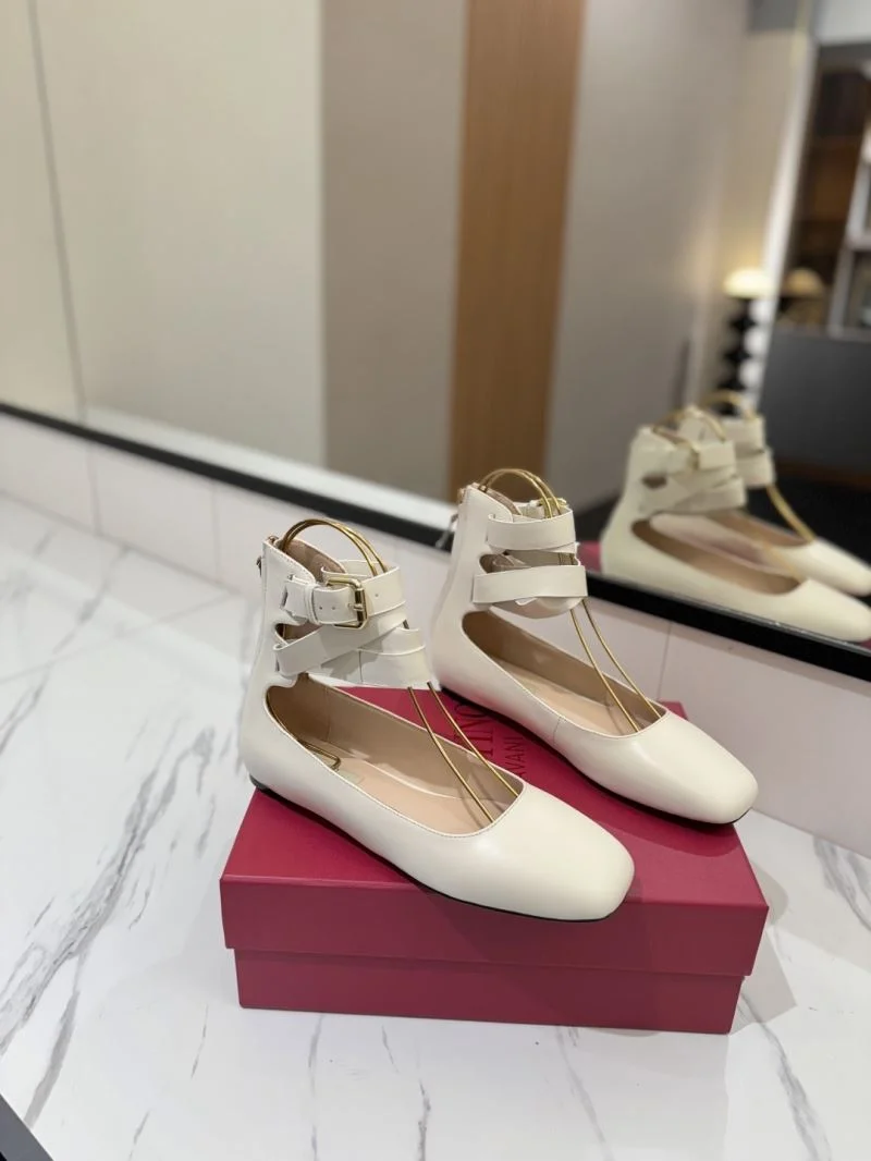 Valentino Low Shoes ModernLook 36443