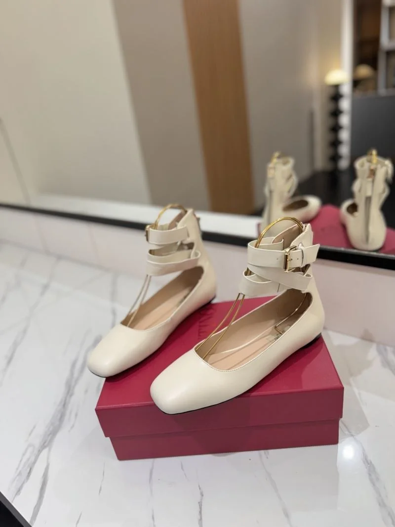 Valentino Low Shoes ModernLook 36443