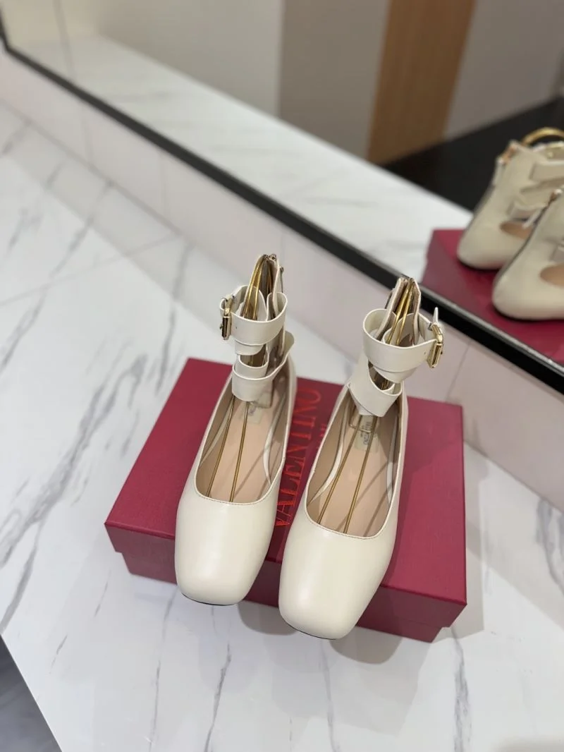 Valentino Low Shoes ModernLook 36443
