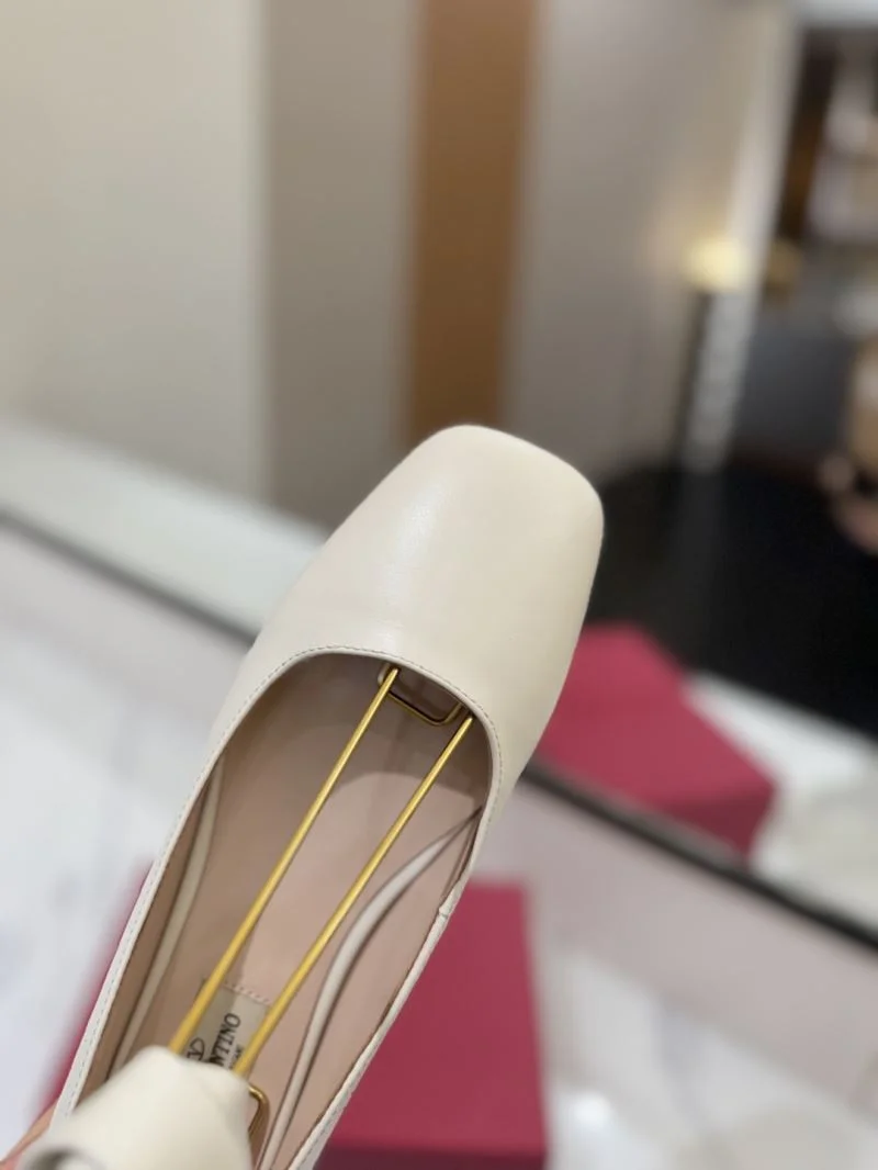Valentino Low Shoes ModernLook 36443