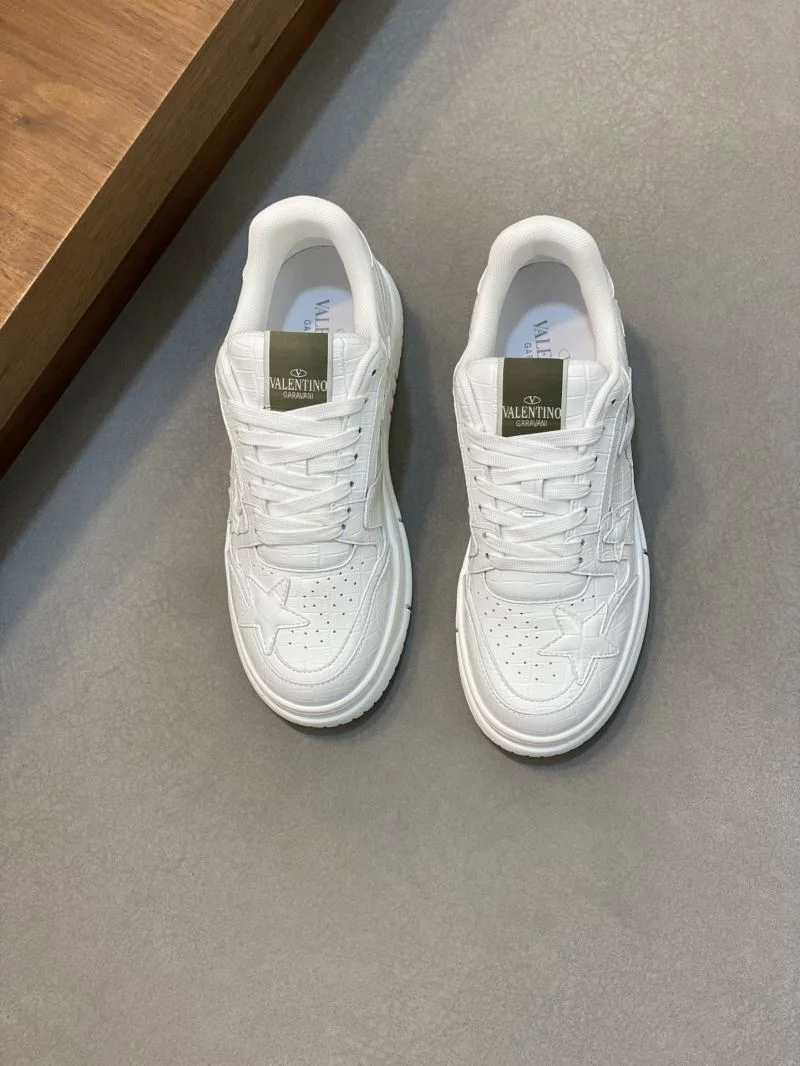 Unique Valentino Low Shoes 37030