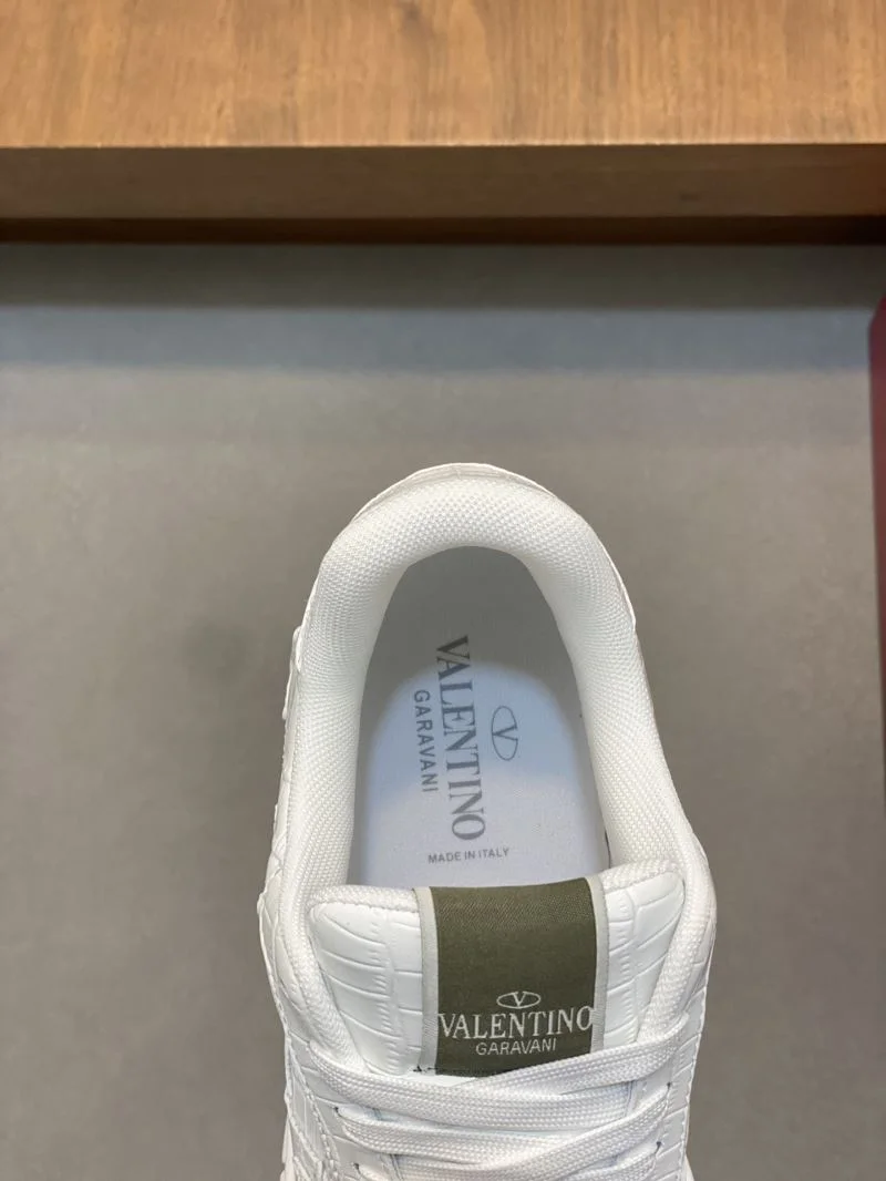 Unique Valentino Low Shoes 37030