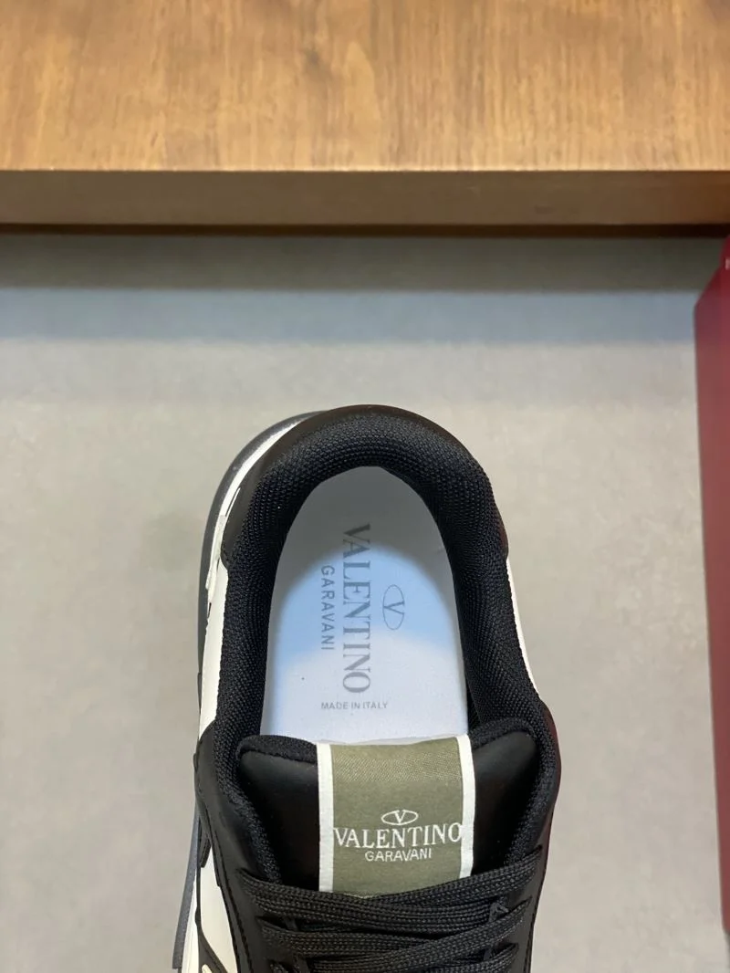 Youthful Valentino Low Shoes 37025