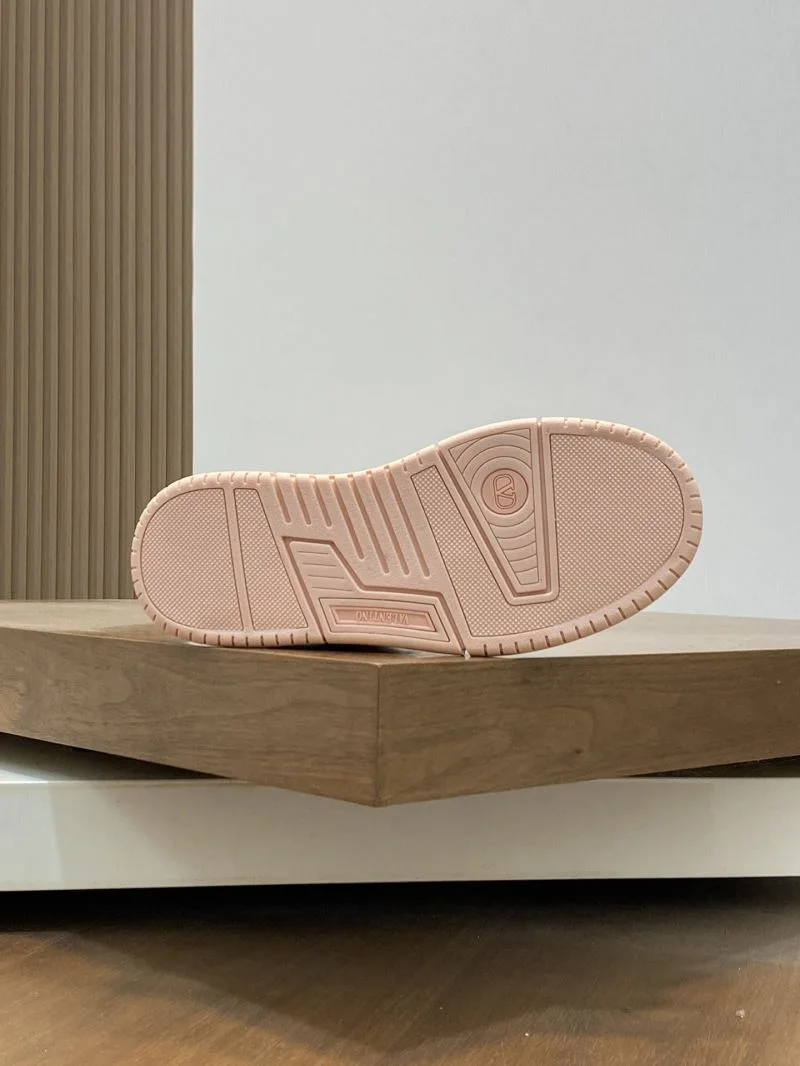 Sophisticated Valentino Low Shoes 37020