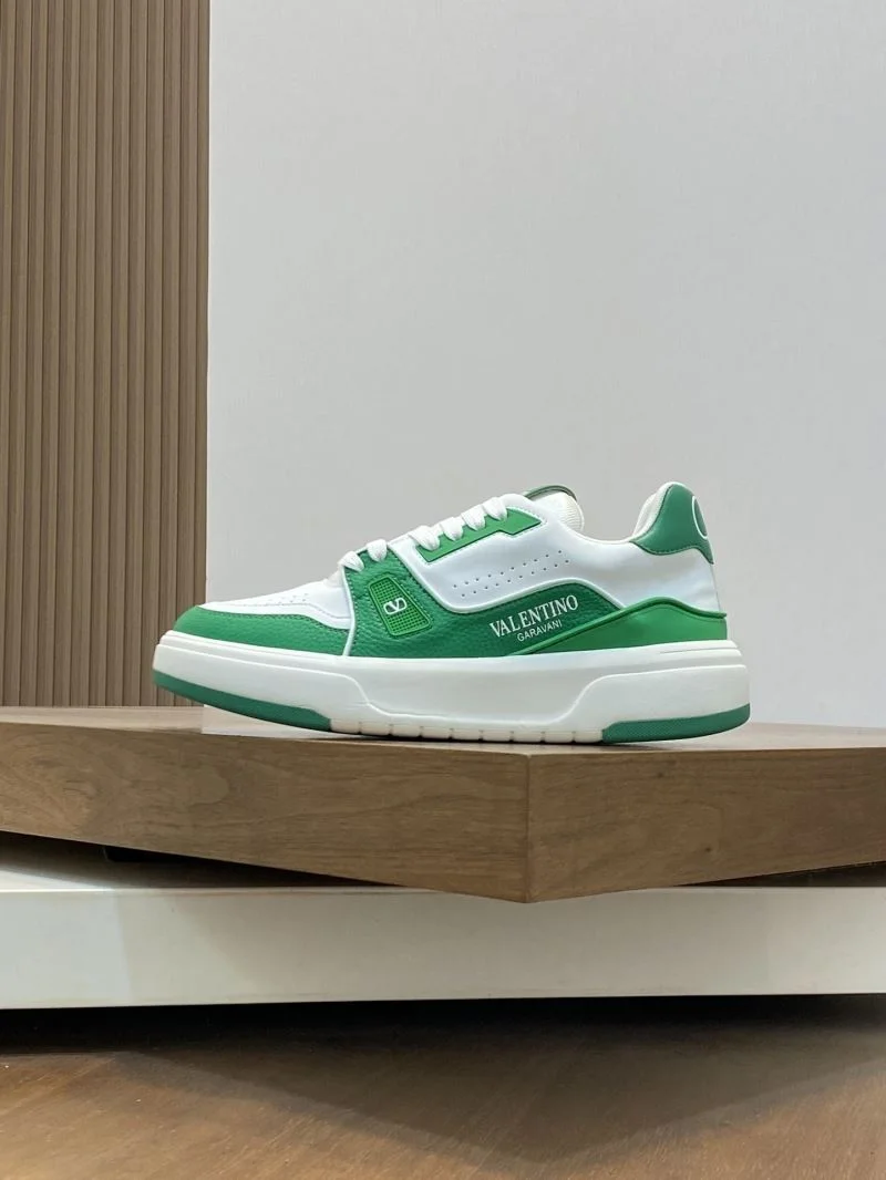 Classic Valentino Low Shoes 37010