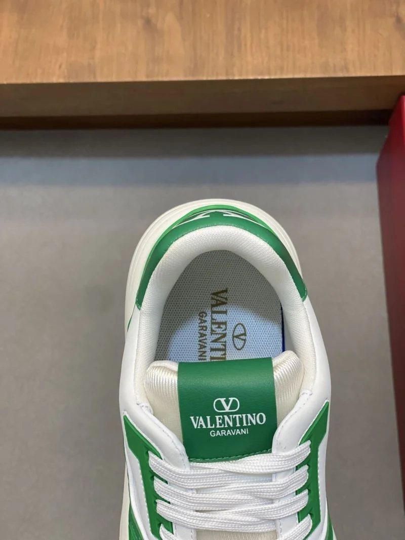 Classic Valentino Low Shoes 37010