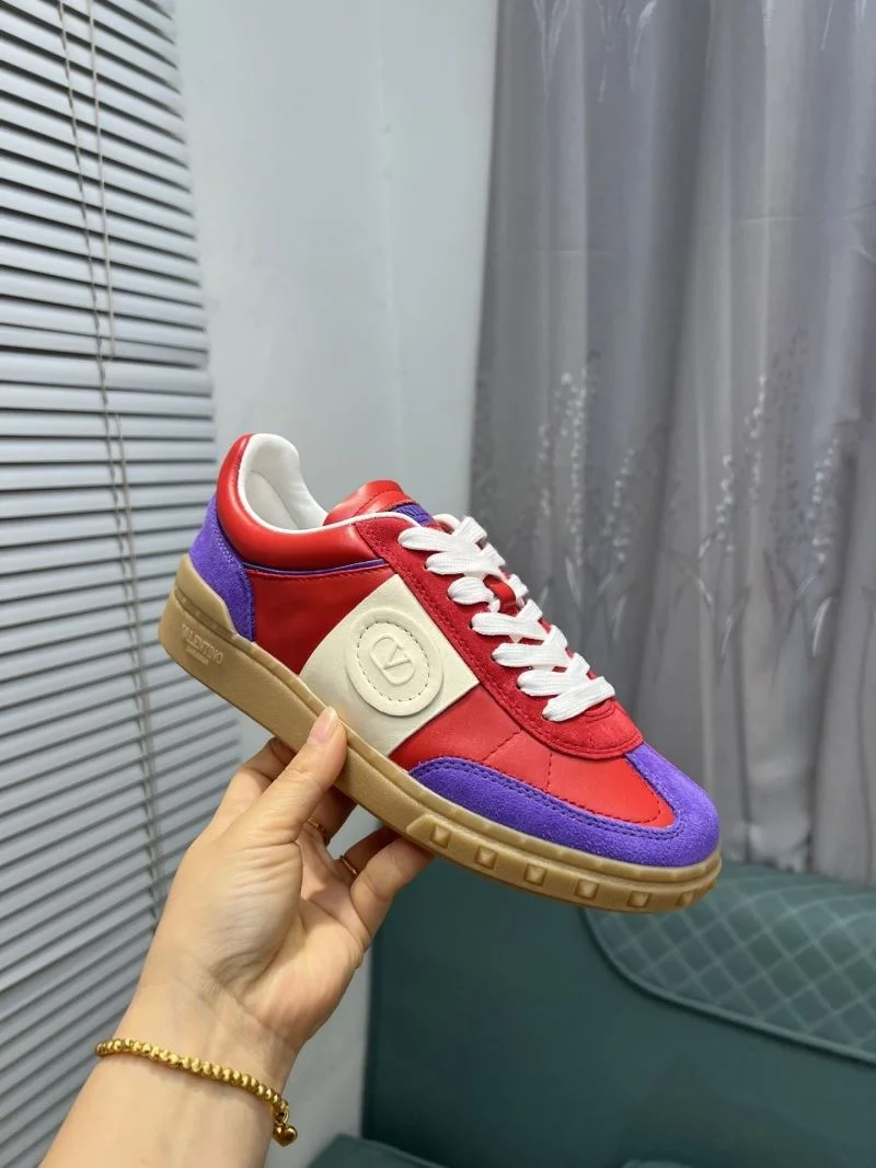 Modern Valentino Low Shoes 36985