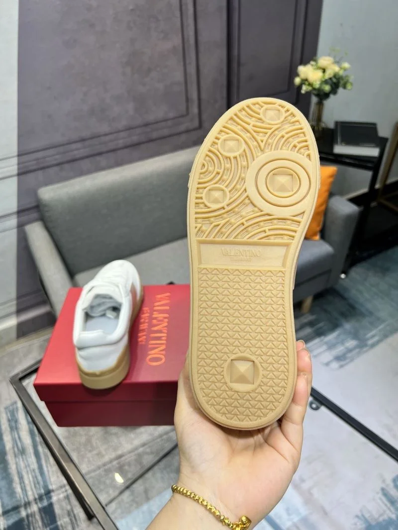 Valentino Low Shoes Minimalist 36984