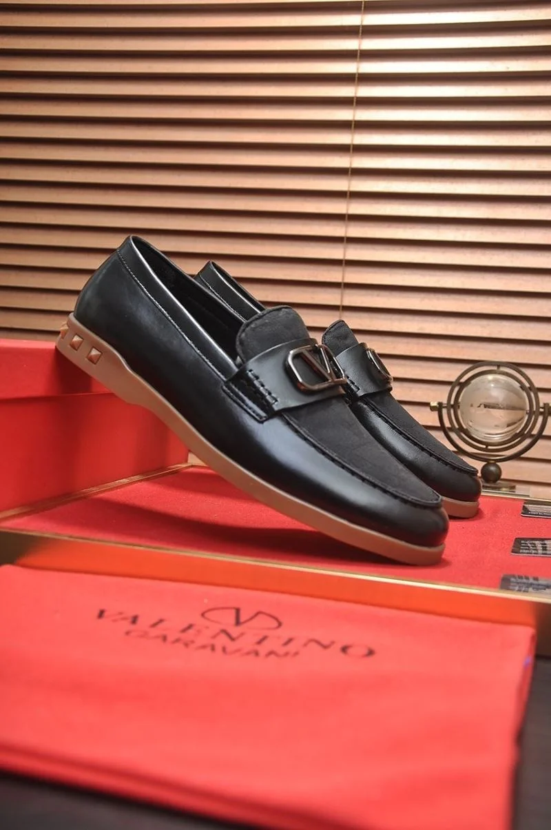 Modern Valentino Low Shoes 36975