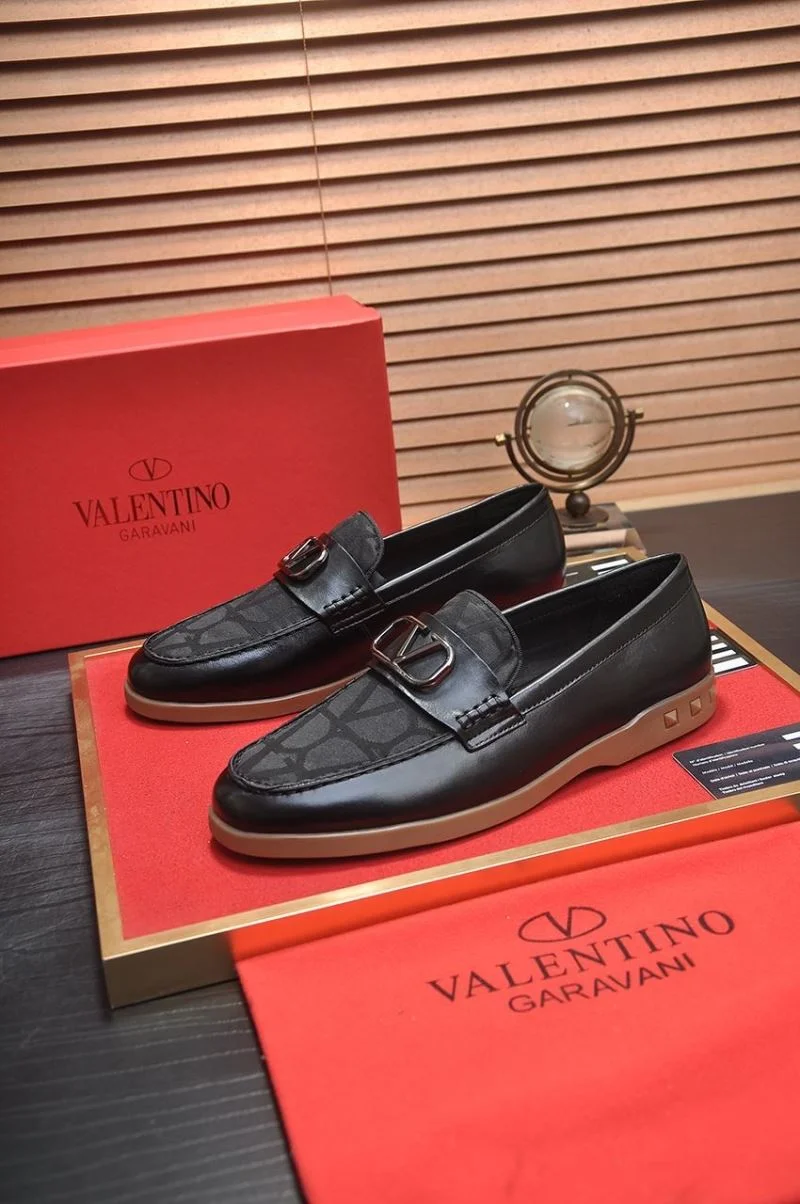 Modern Valentino Low Shoes 36975