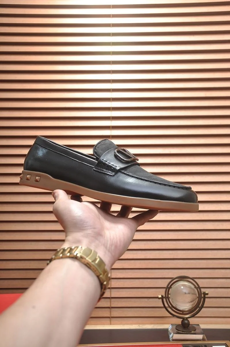 Modern Valentino Low Shoes 36975