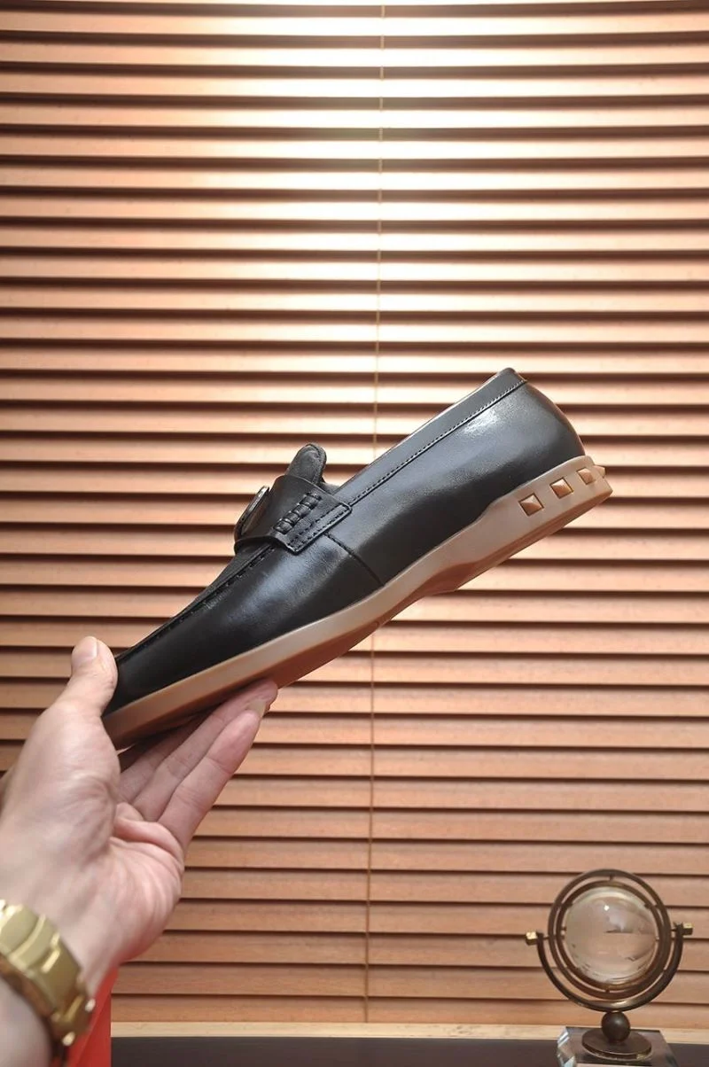 Modern Valentino Low Shoes 36975