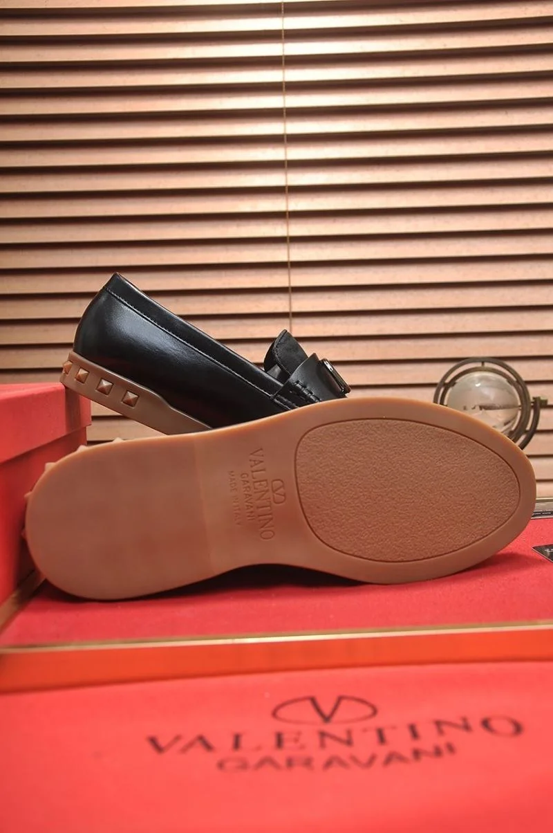 Modern Valentino Low Shoes 36975