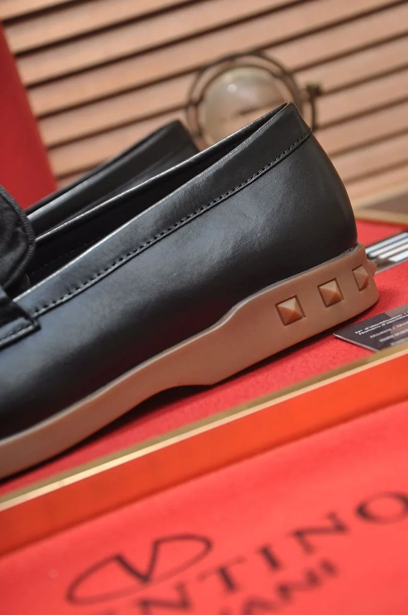 Modern Valentino Low Shoes 36975