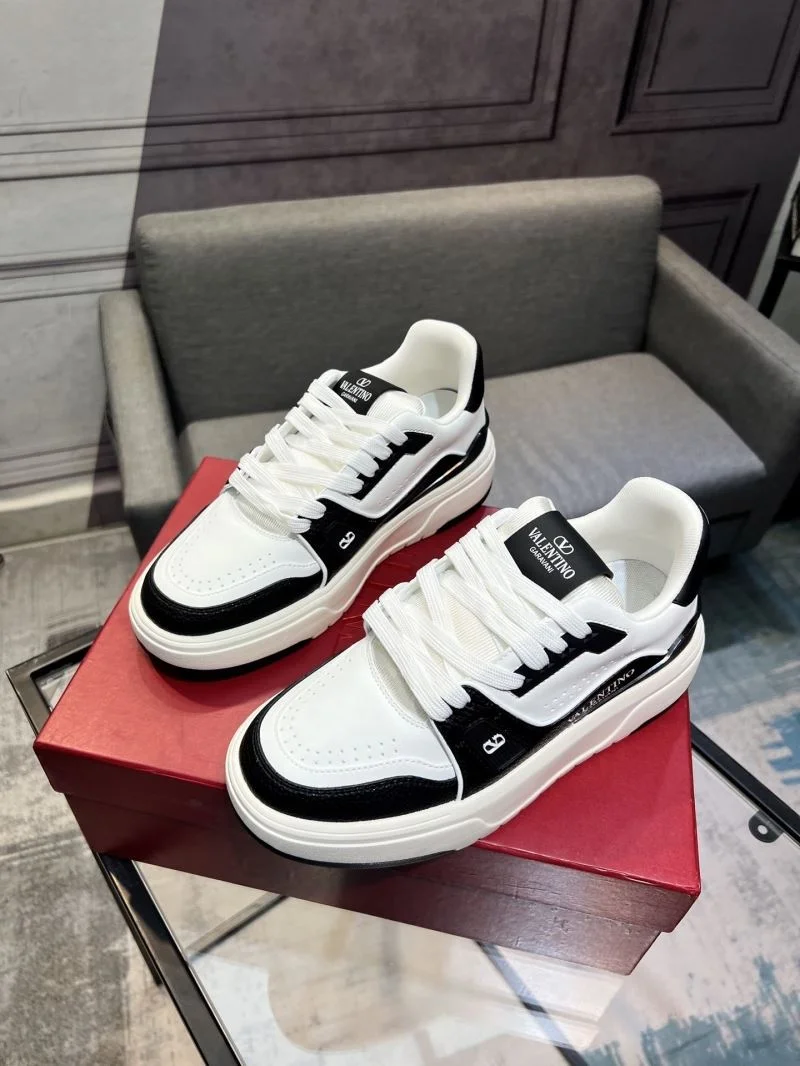 Stylish Valentino Low Shoes 36970