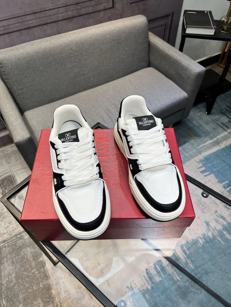 Stylish Valentino Low Shoes 36970