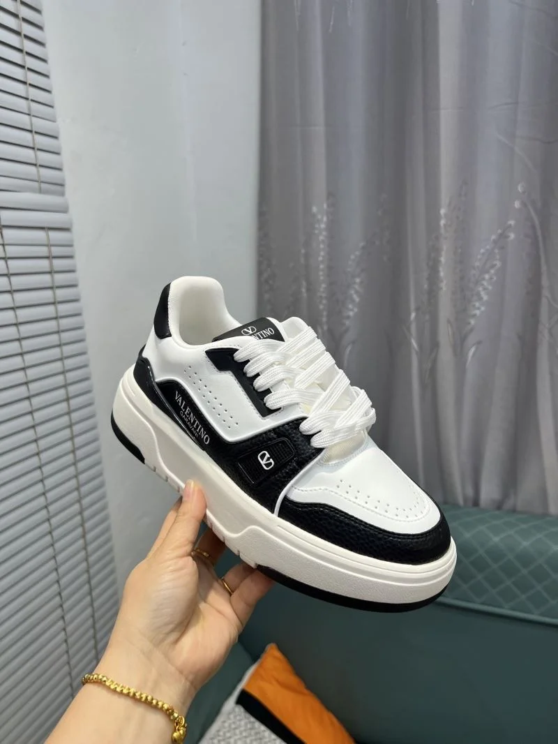 Stylish Valentino Low Shoes 36970