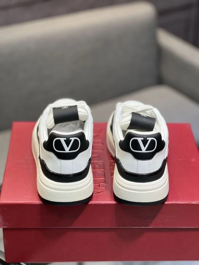 Stylish Valentino Low Shoes 36970