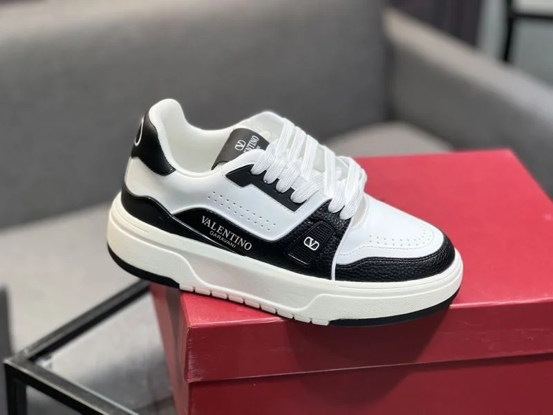 Stylish Valentino Low Shoes 36970