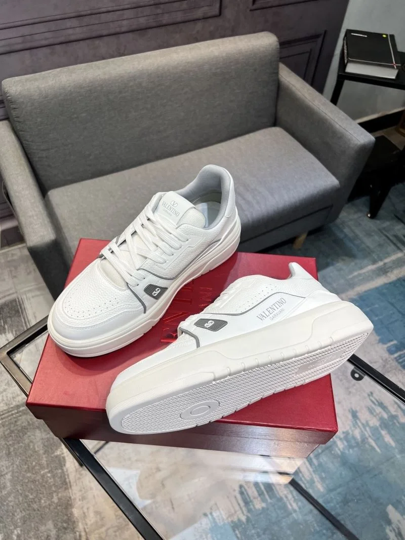 Lightweight Valentino Low Shoes 36968