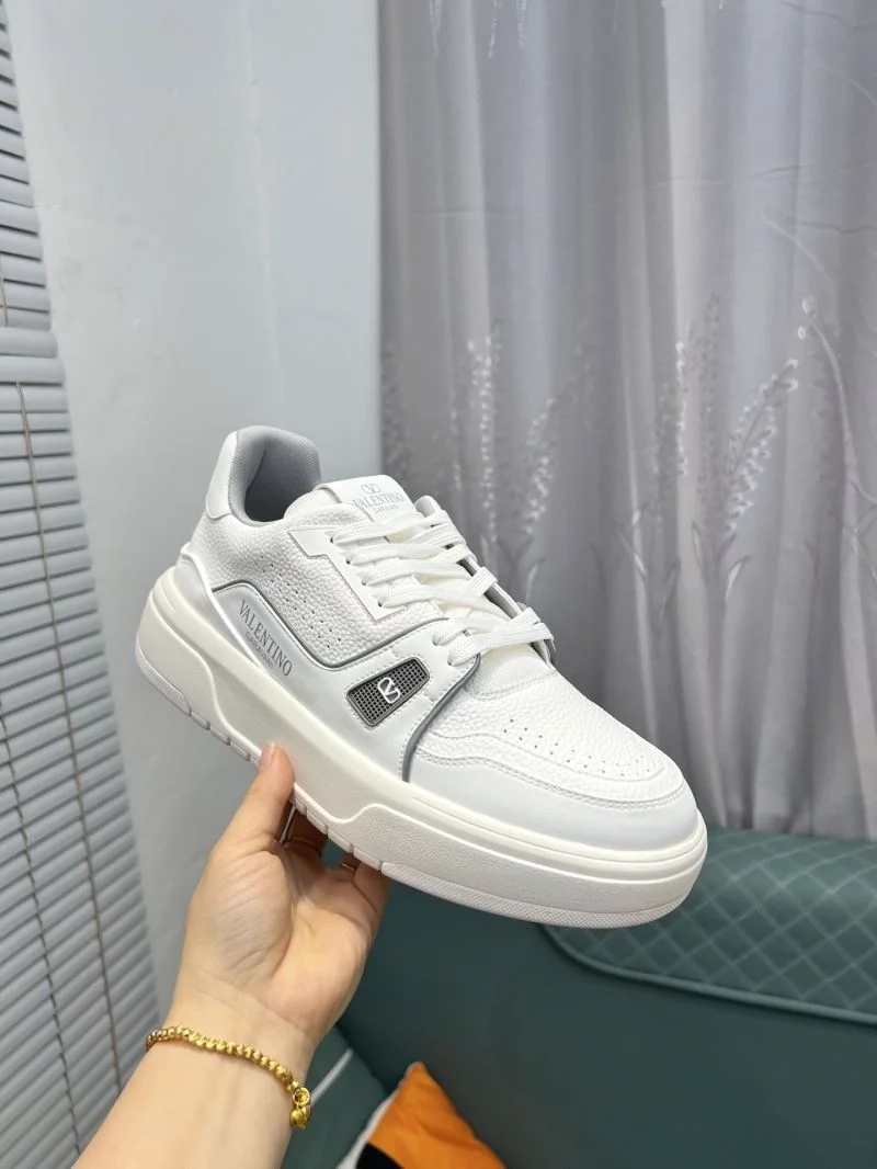 Lightweight Valentino Low Shoes 36968