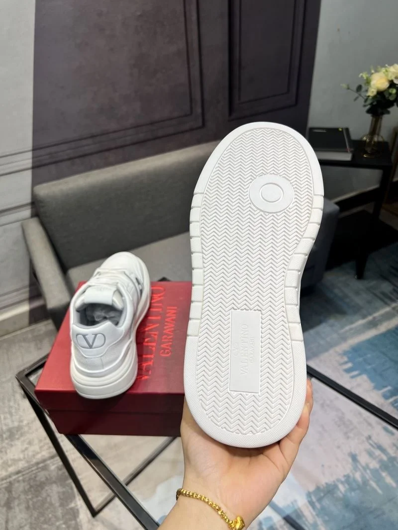Lightweight Valentino Low Shoes 36968