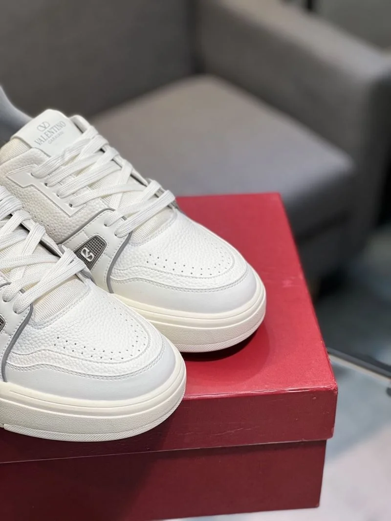 Lightweight Valentino Low Shoes 36968