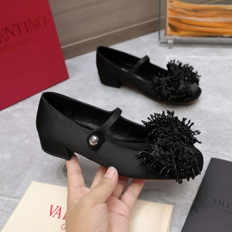 Valentino Low Shoes MultiPurpose 37083