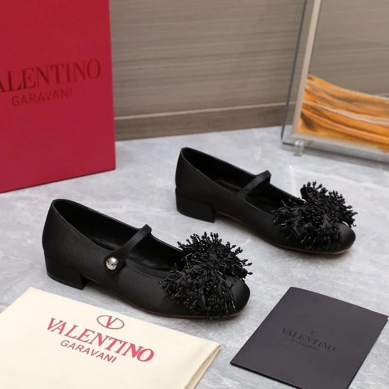 Valentino Low Shoes MultiPurpose 37083