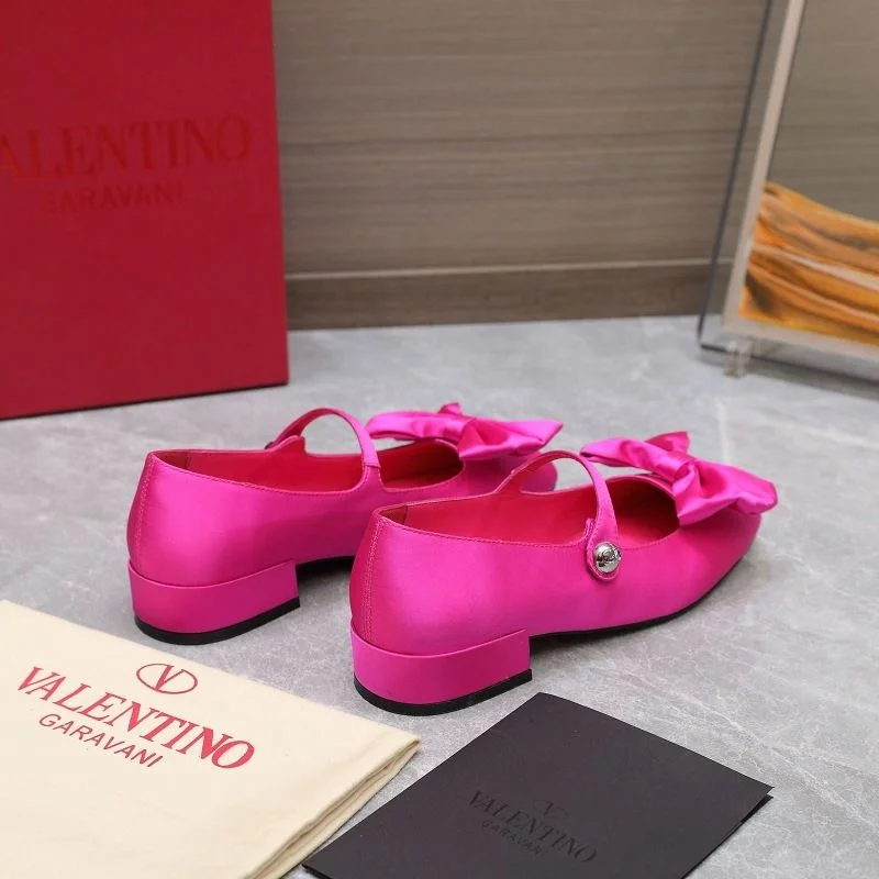 Valentino Low Shoes TimelessDesign 37092