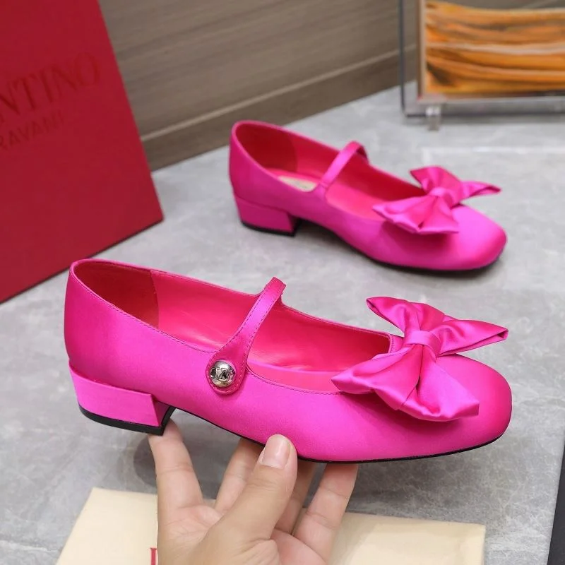 Valentino Low Shoes TimelessDesign 37092