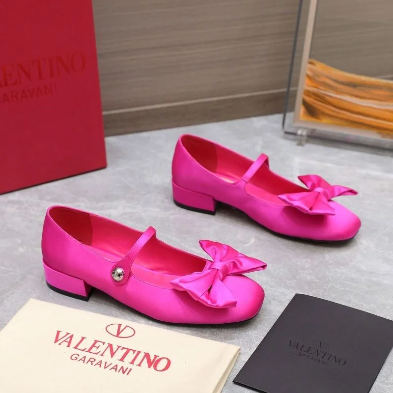 Valentino Low Shoes TimelessDesign 37092