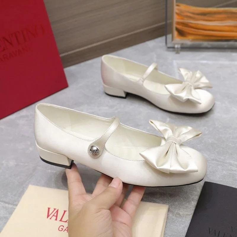 Valentino Low Shoes Practical 37078
