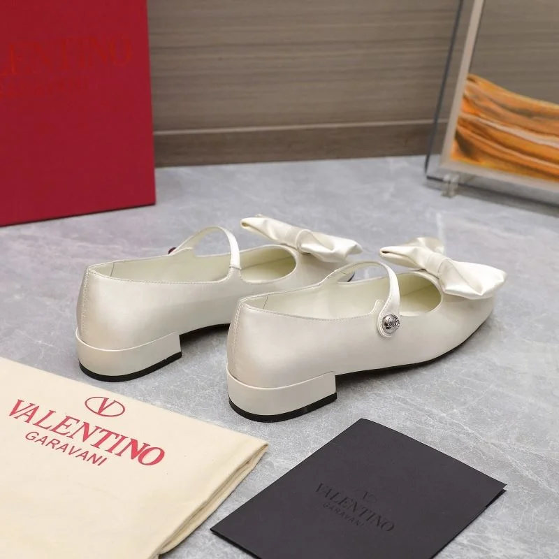 Valentino Low Shoes Practical 37078