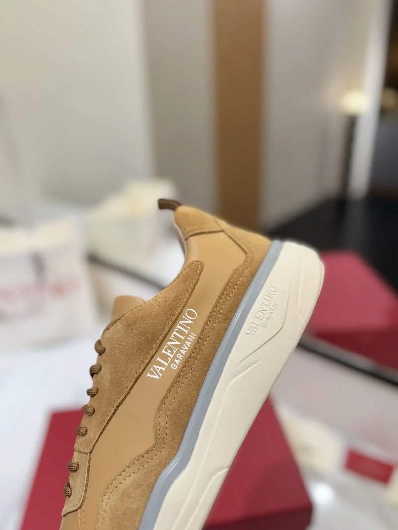 Efficient Valentino Low Shoes 37072