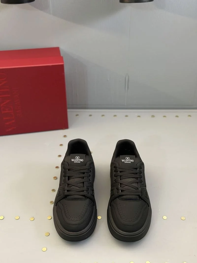 Lightweight Valentino Low Shoes 36178